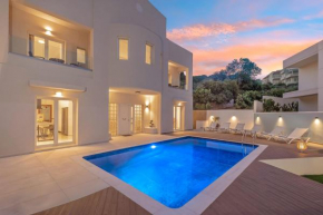 7 Minutes from City Centre - Deluxe 6BR Villa